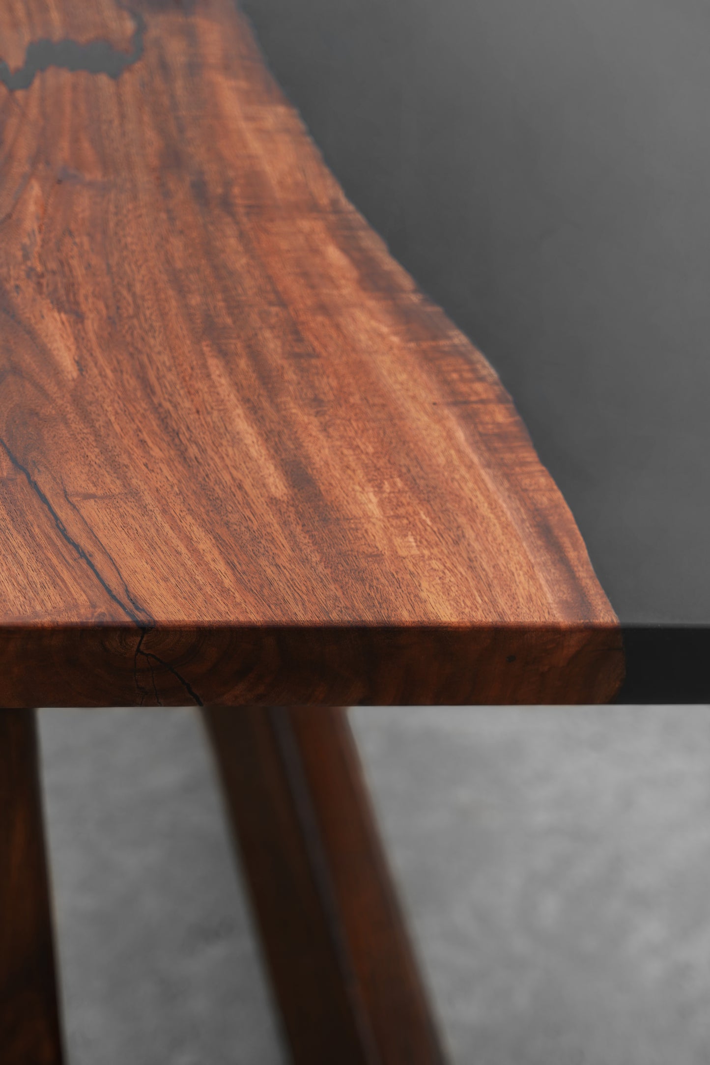 The Qanaat Dining Table