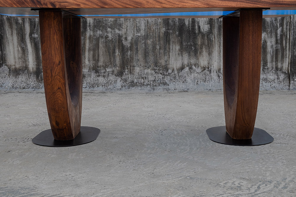 The Samandar River Table
