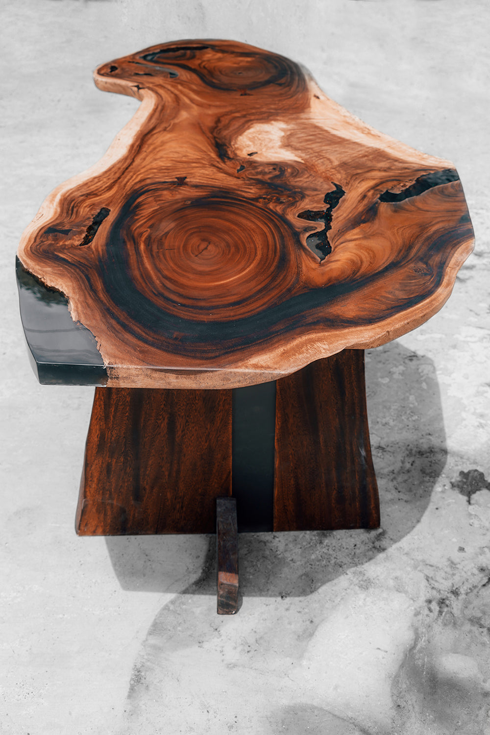 The Kaarobaar Study Table