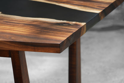 The Kaliahor Dining Table Set