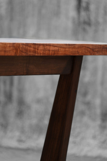 The Qanaat Dining Table